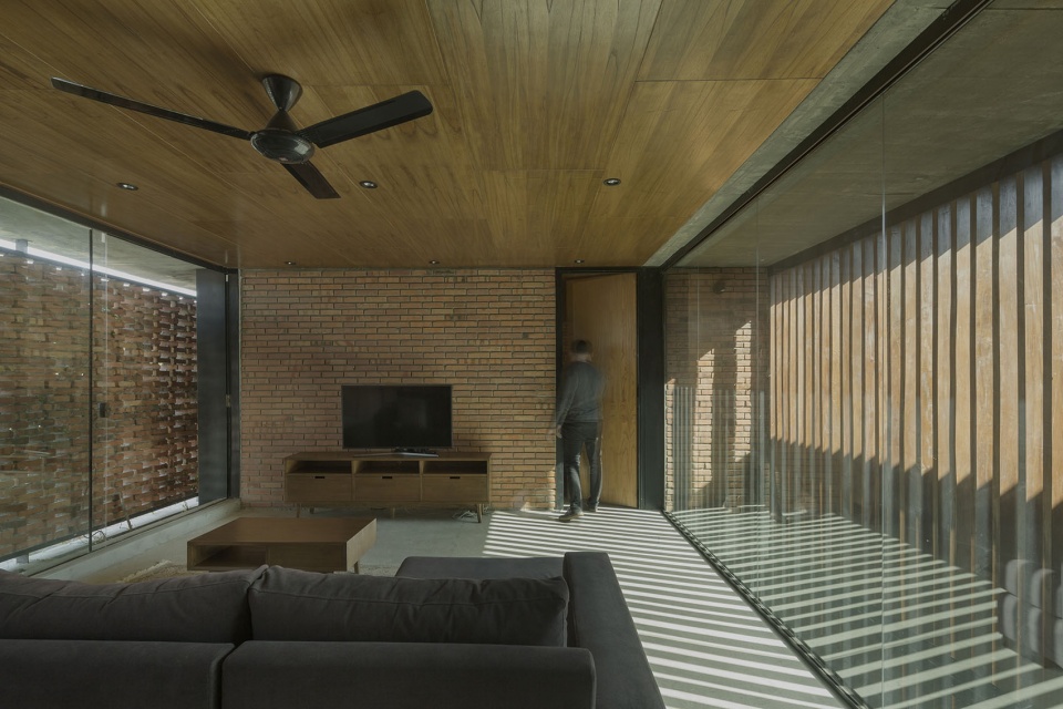 ME House by Equipo de Arquitectura