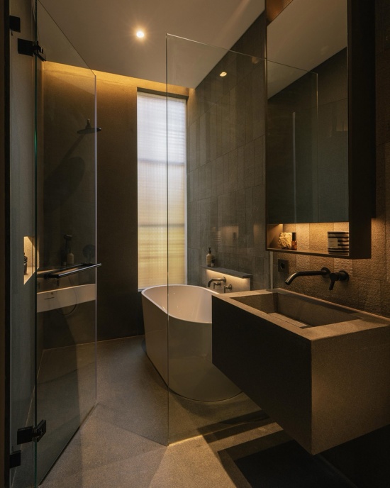 Split Mass Residence by K Thengono Design Studio