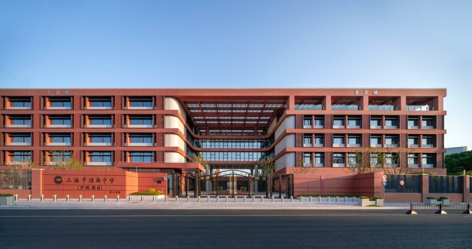 A Campus Lifted in Density Shanghai Xuhui Yuannan Middle School