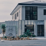 ONE OKUSA - CAFE GALLERY by Soichiro Harada + Sunko Jukankyo System Co., Ltd.