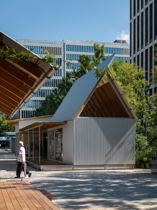OoEli International Block Renewal Slow Flash Park Project by Kong Architects