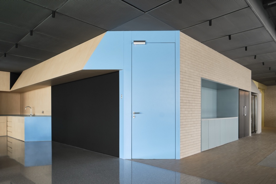 a robot space with a human touch by hcch studio