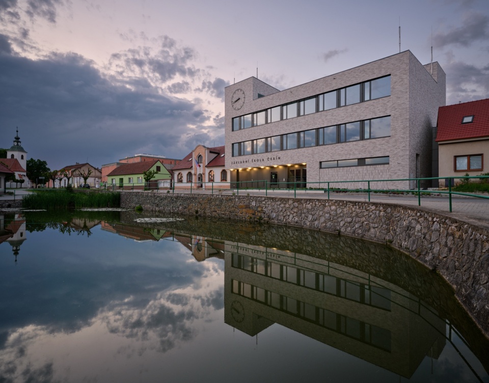 cebin primary school by knesl kyncl architekti
