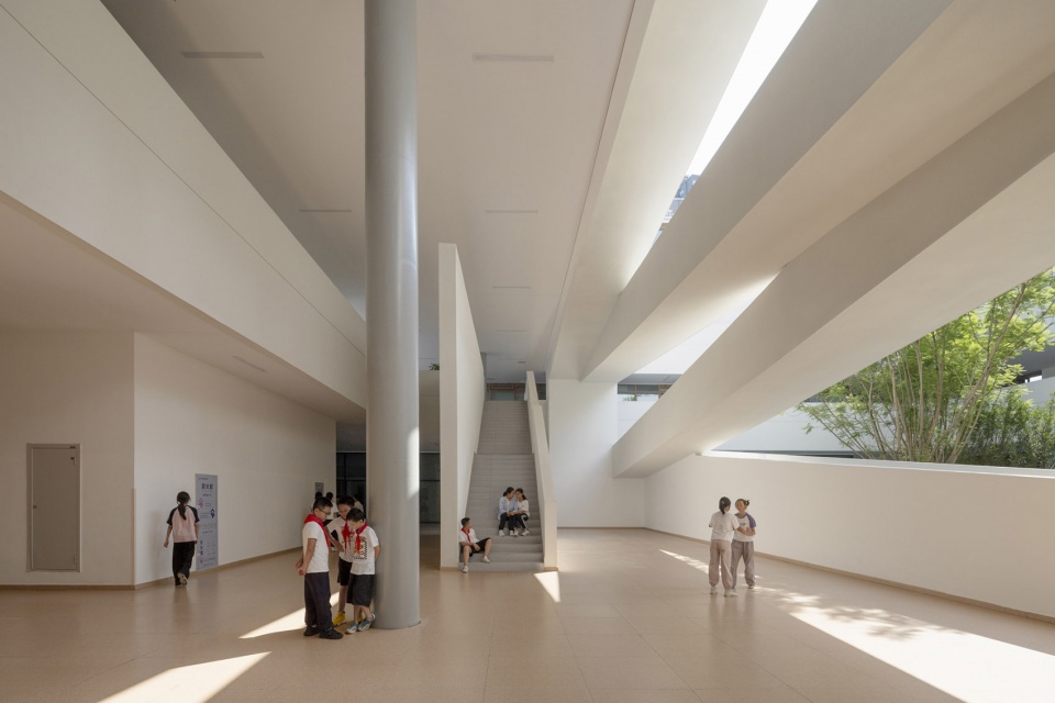 chengdu haiyang road middle school by changwu architects
