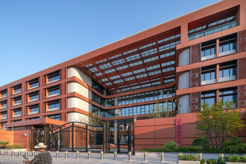 A Campus Lifted in Density Shanghai Xuhui Yuannan Middle School