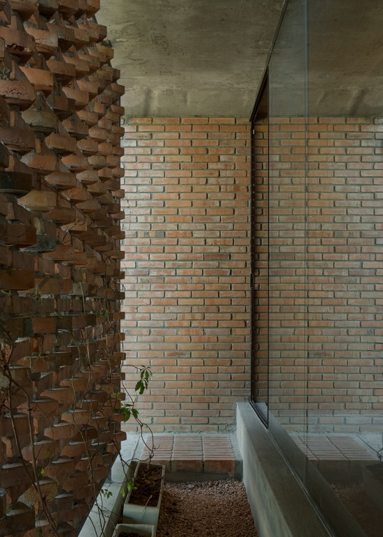 ME House by Equipo de Arquitectura