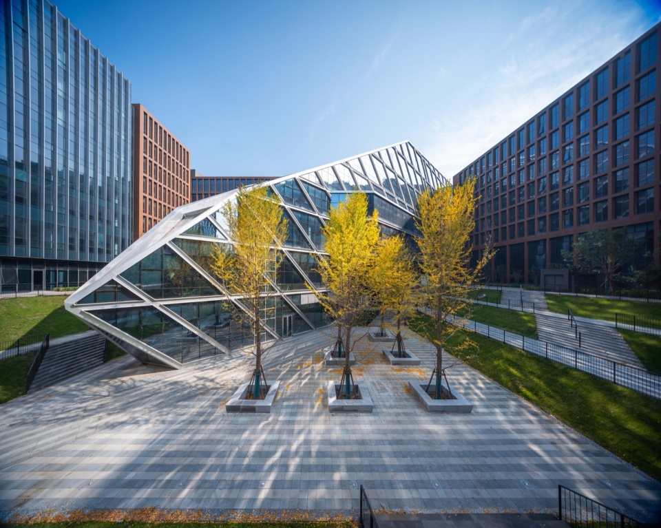the administrative complex of beijing daxing international airport by ceedi organically permeated design research center