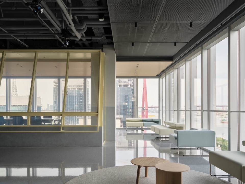 a robot space with a human touch by hcch studio