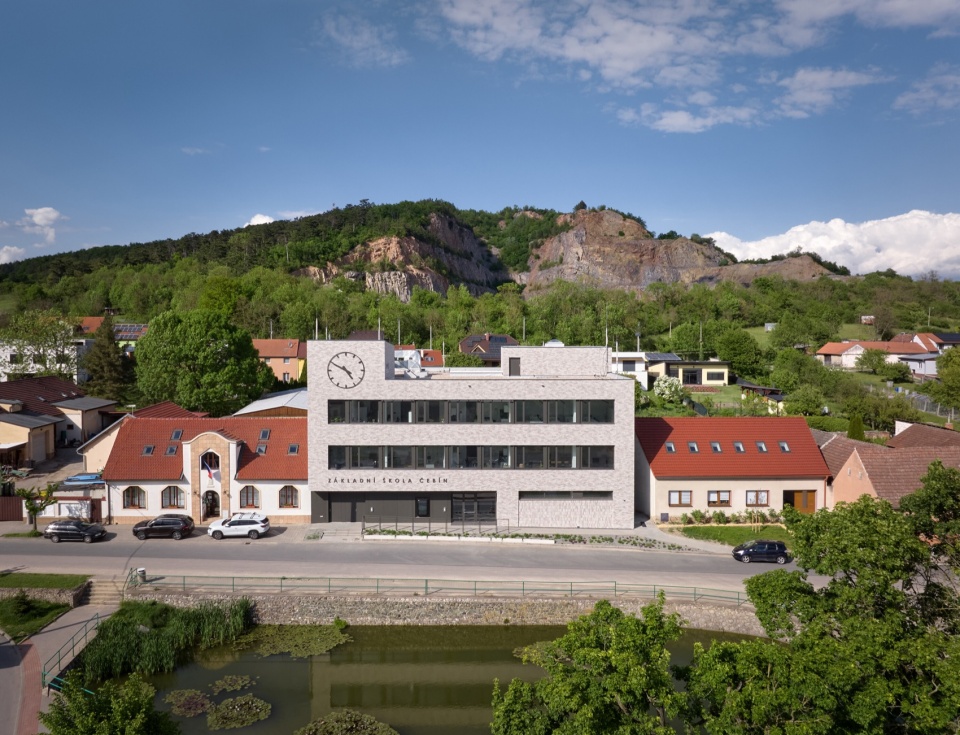cebin primary school by knesl kyncl architekti