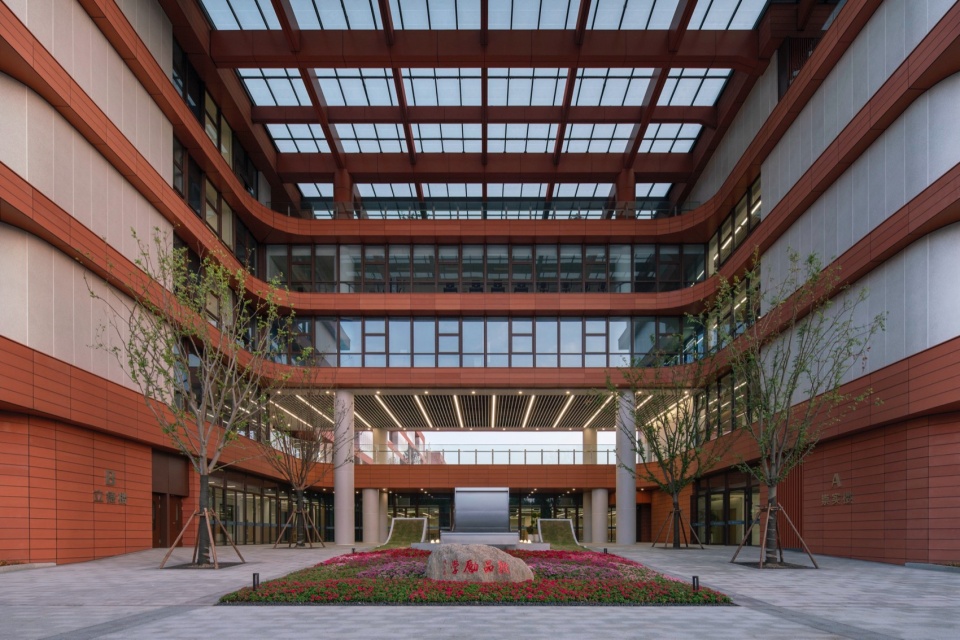 A Campus Lifted in Density Shanghai Xuhui Yuannan Middle School