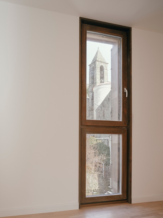 Corsican pine housing