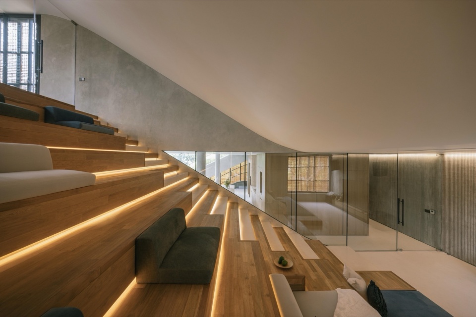 Split Mass Residence by K Thengono Design Studio