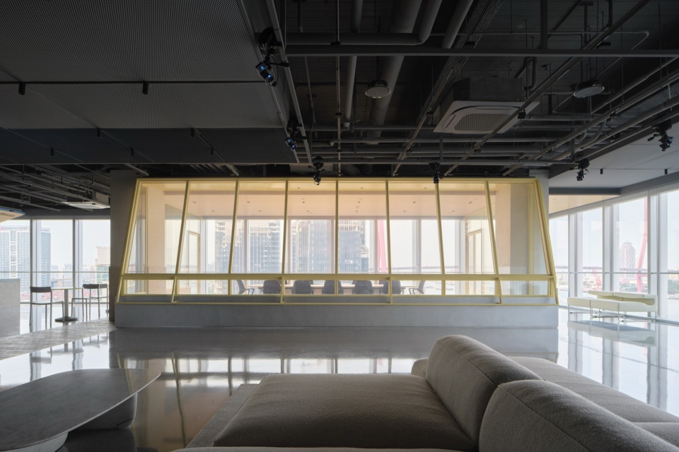 a robot space with a human touch by hcch studio