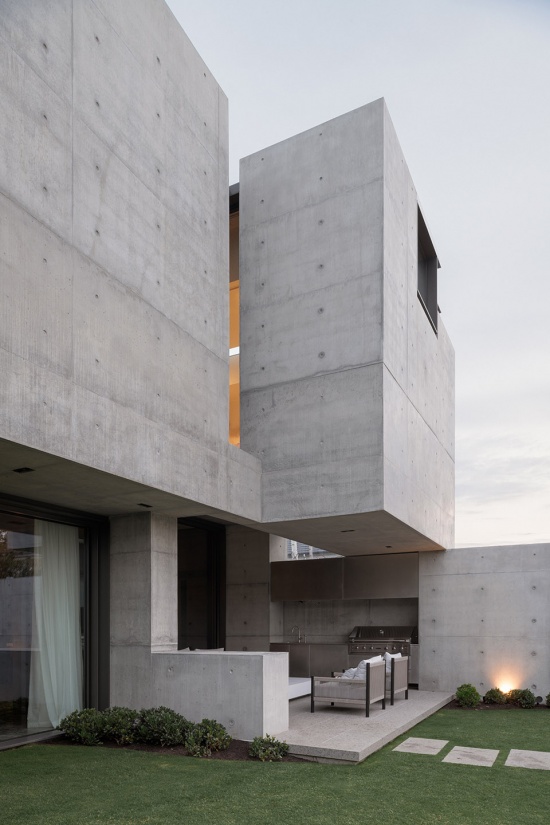 adelaide street house by robert simeoni architects