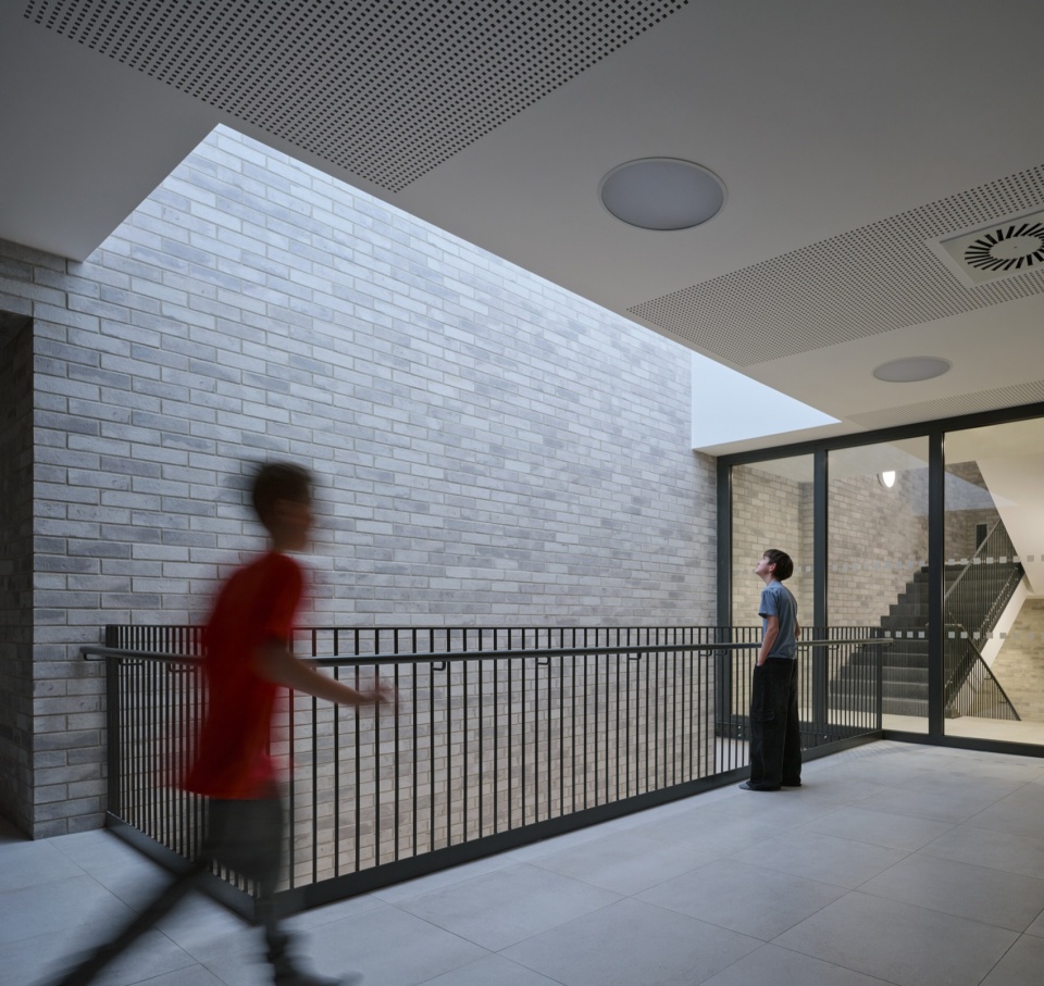 cebin primary school by knesl kyncl architekti