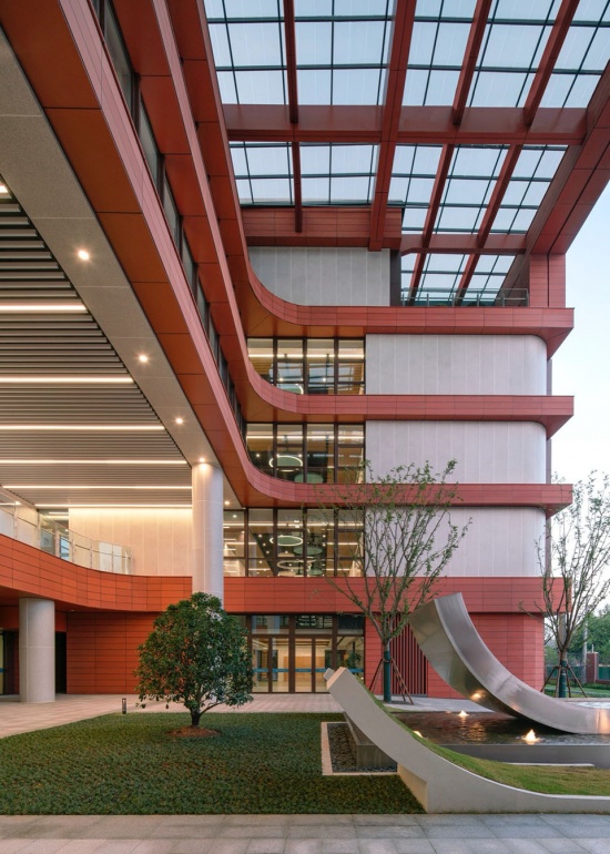 A Campus Lifted in Density Shanghai Xuhui Yuannan Middle School