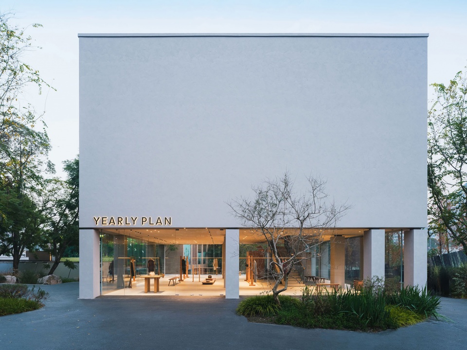 Yearly Plan House by HUI PAN ARCHITECTS