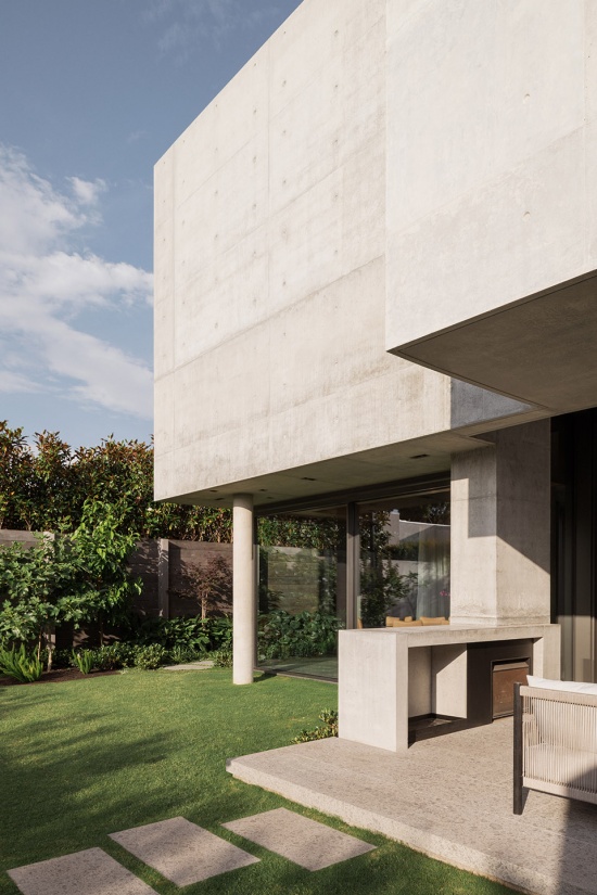 adelaide street house by robert simeoni architects