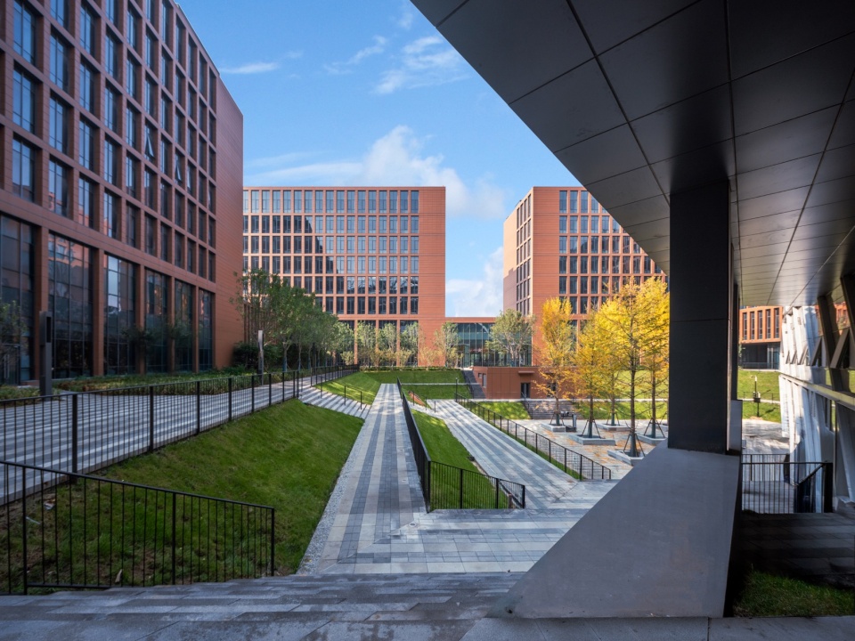the administrative complex of beijing daxing international airport by ceedi organically permeated design research center