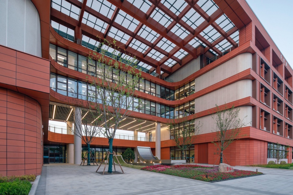 A Campus Lifted in Density Shanghai Xuhui Yuannan Middle School