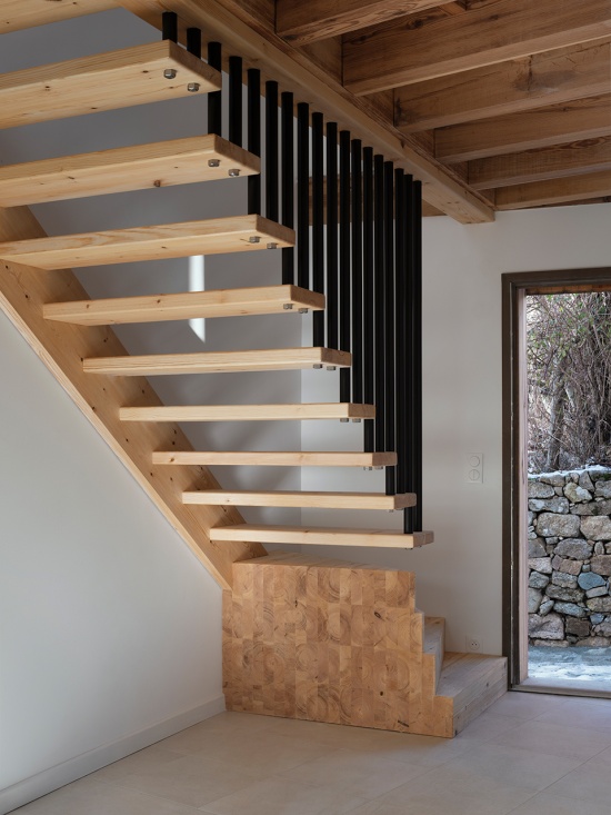 Corsican pine housin j7d