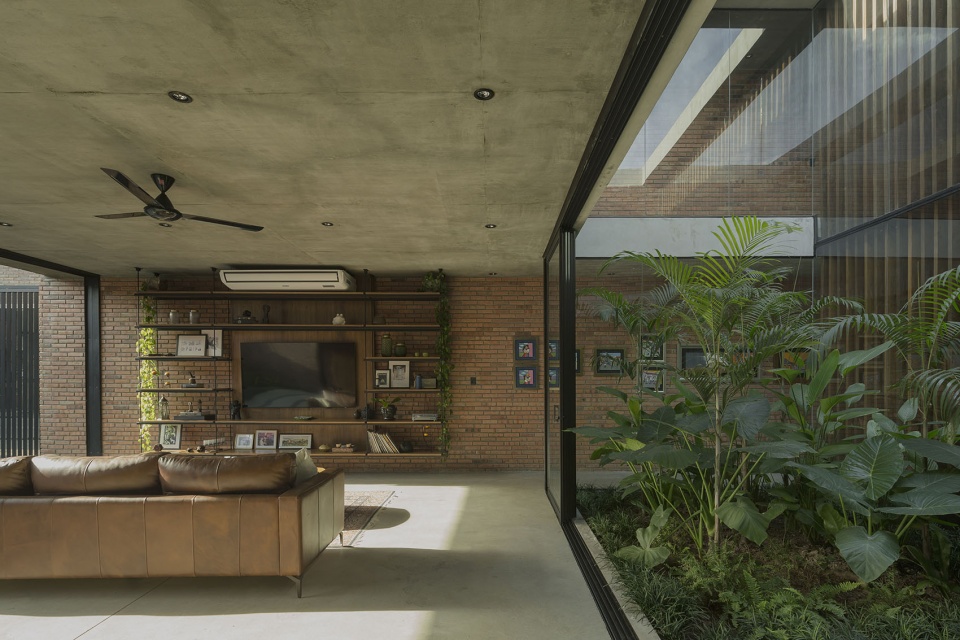 ME House by Equipo de Arquitectura