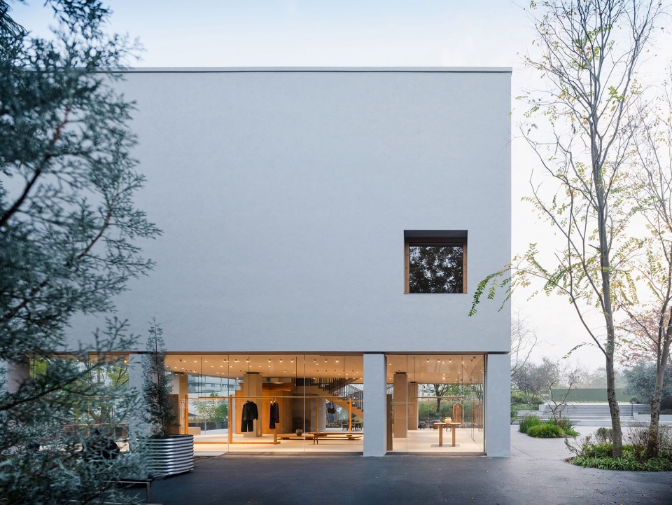 Yearly Plan House by HUI PAN ARCHITECTS