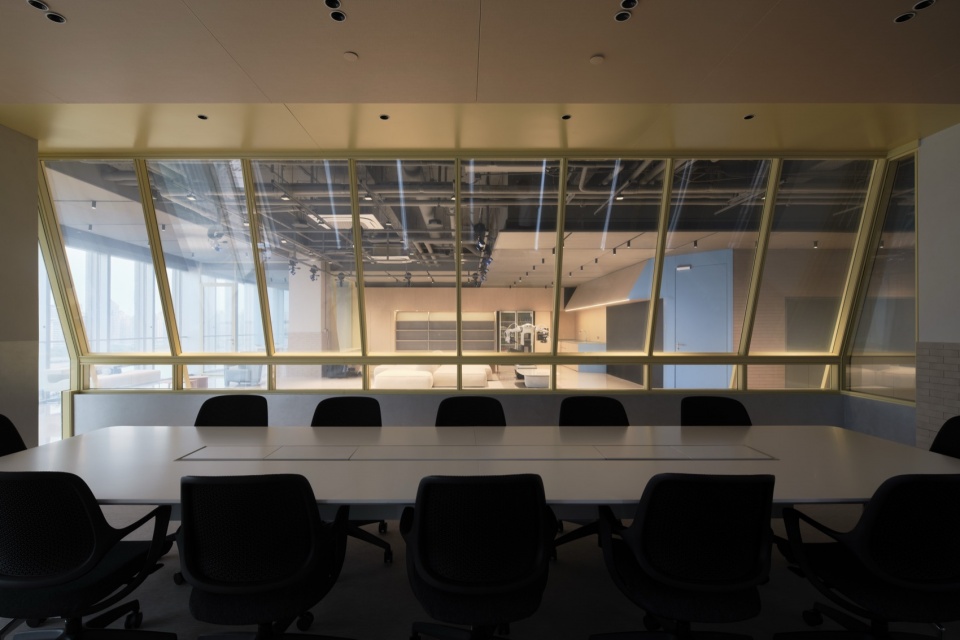 a robot space with a human touch by hcch studio