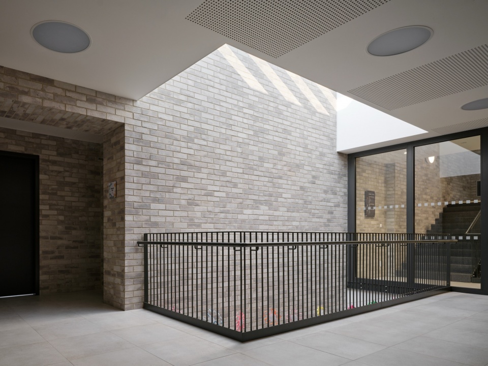 cebin primary school by knesl kyncl architekti