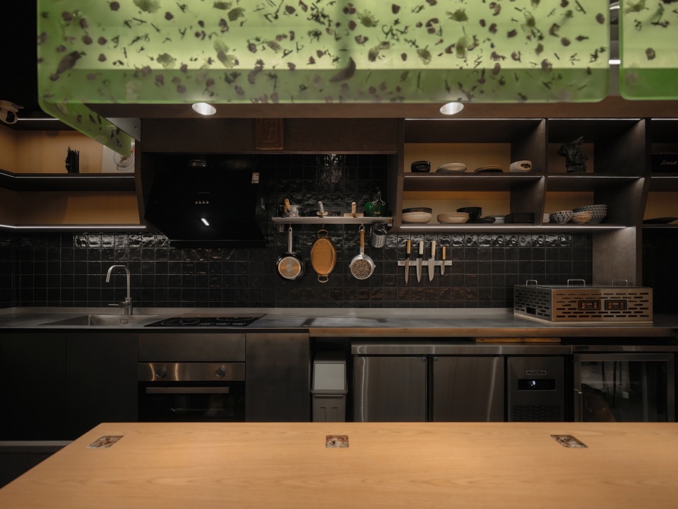 Shan Huiri Sama by TranMadison Design klo