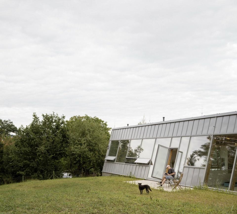 modular house with a sloping facade by papundekl architects