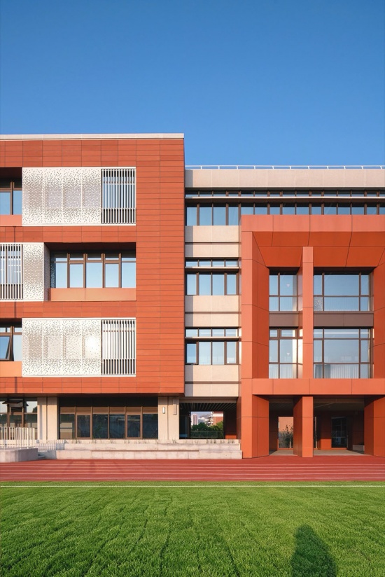A Campus Lifted in Density Shanghai Xuhui Yuannan Middle School