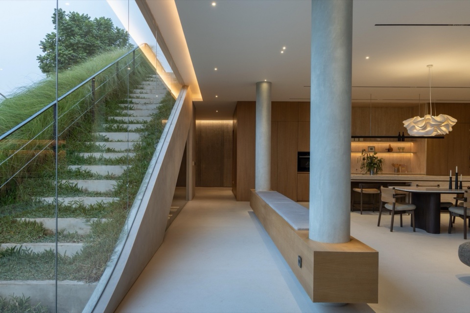 Split Mass Residence by K Thengono Design Studio