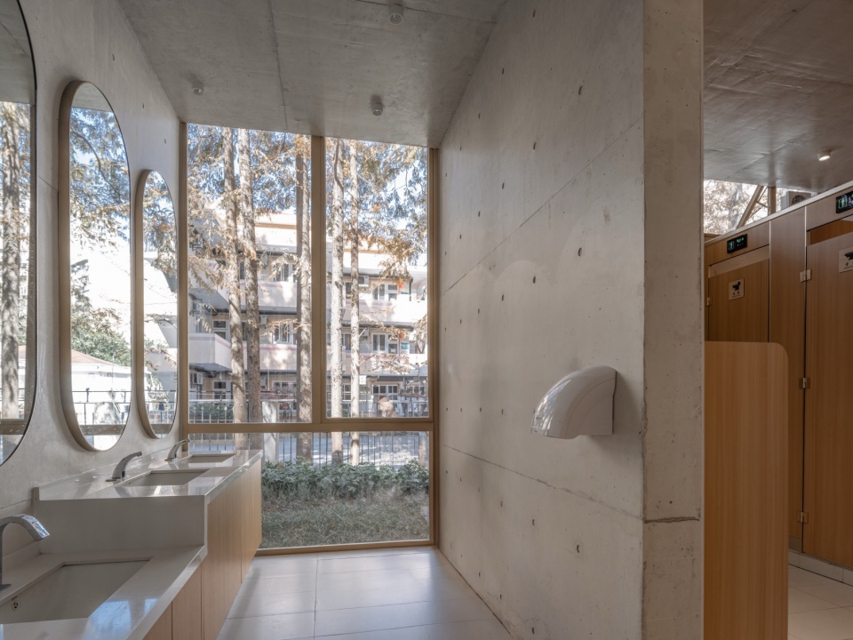 The Xuhui Toilet by VIASCAPE design
