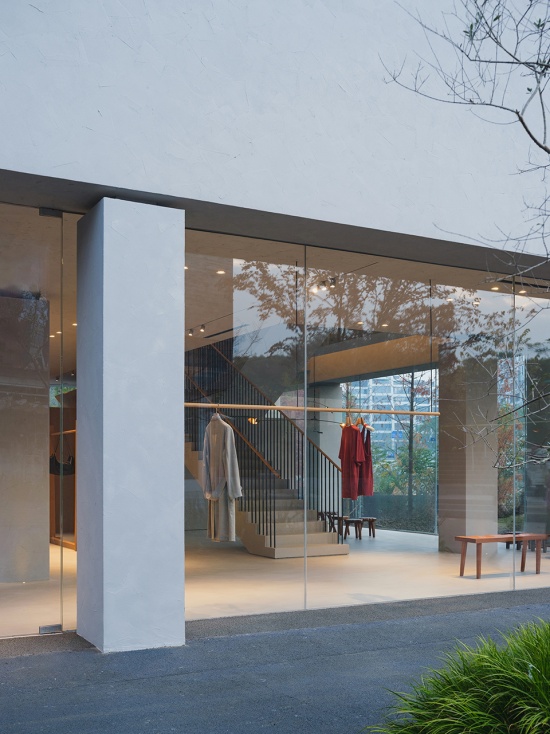 Yearly Plan House by HUI PAN ARCHITECTS