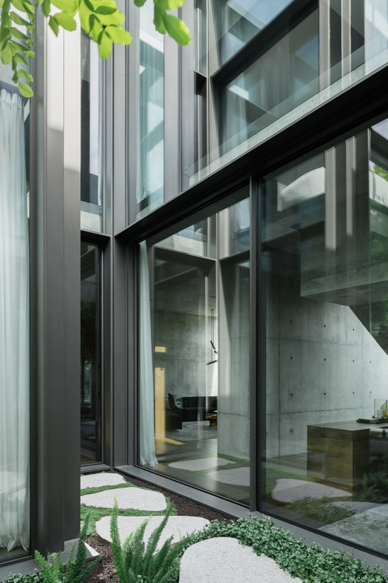 adelaide street house by robert simeoni architects
