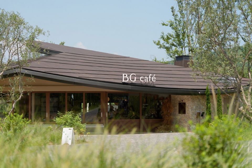beast garden cafe by why would