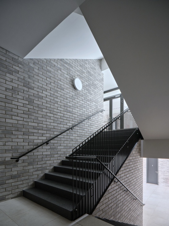 cebin primary school by knesl kyncl architekti