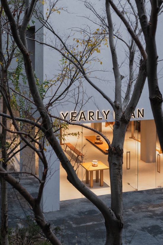 Yearly Plan House by HUI PAN ARCHITECTS