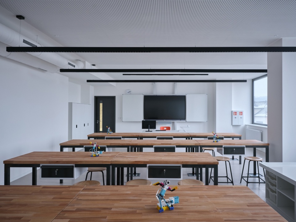 cebin primary school by knesl kyncl architekti