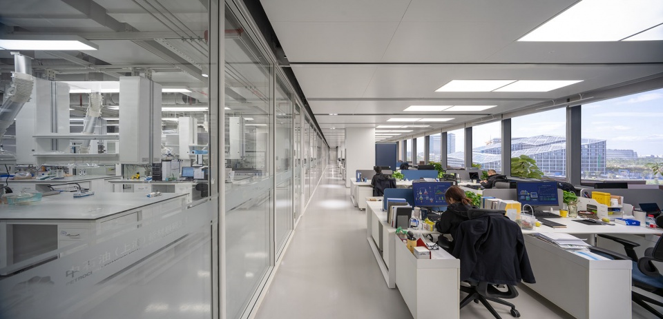 PetroChina Shanghai Advanced Materials Research Institute by PerkinsWill