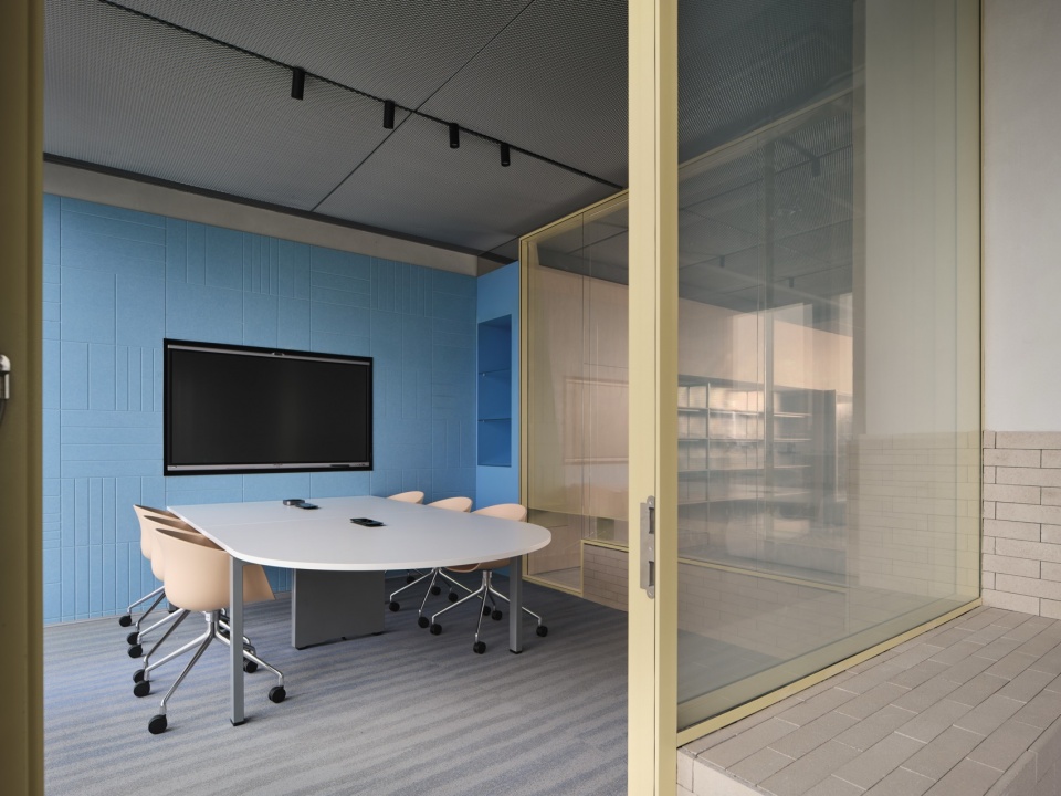 a robot space with a human touch by hcch studio