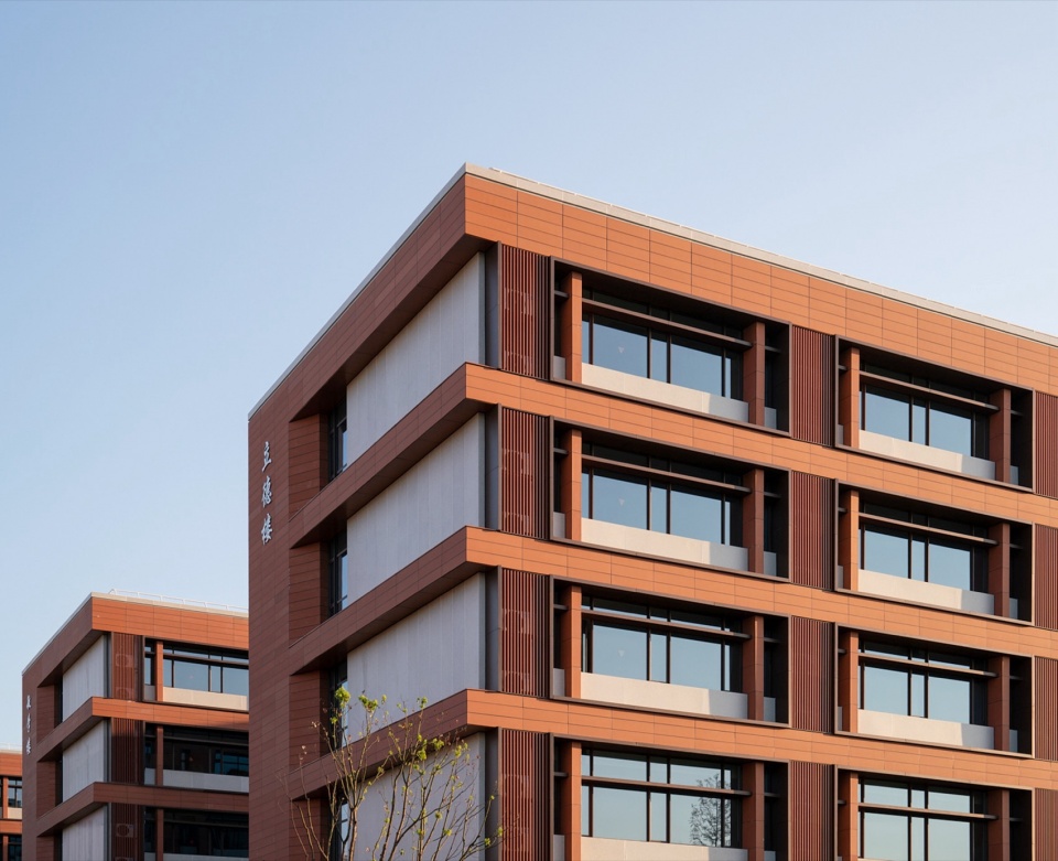A Campus Lifted in Density Shanghai Xuhui Yuannan Middle School