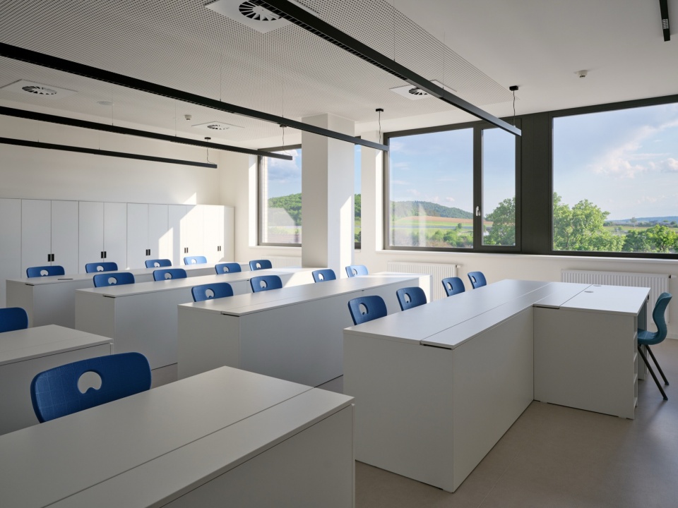 cebin primary school by knesl kyncl architekti