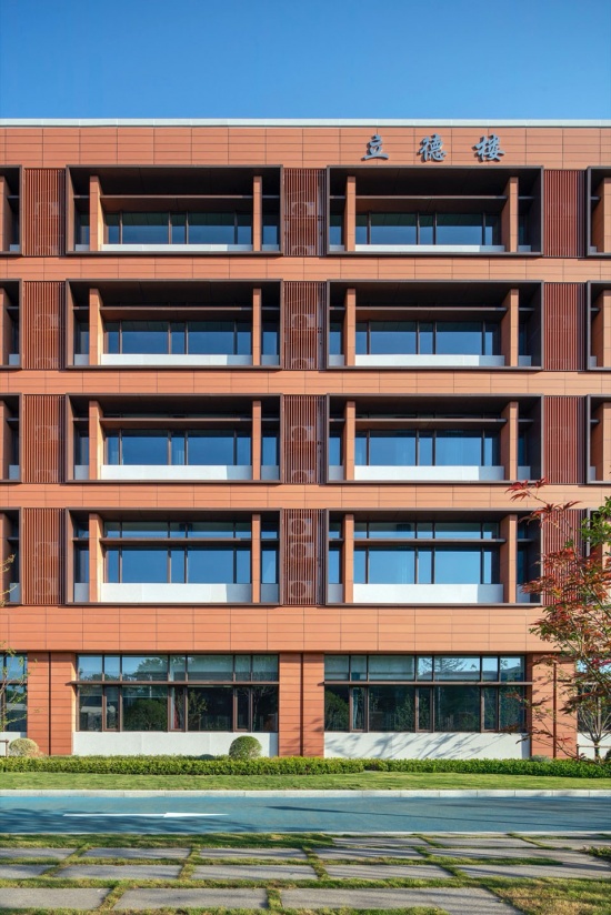 A Campus Lifted in Density Shanghai Xuhui Yuannan Middle School