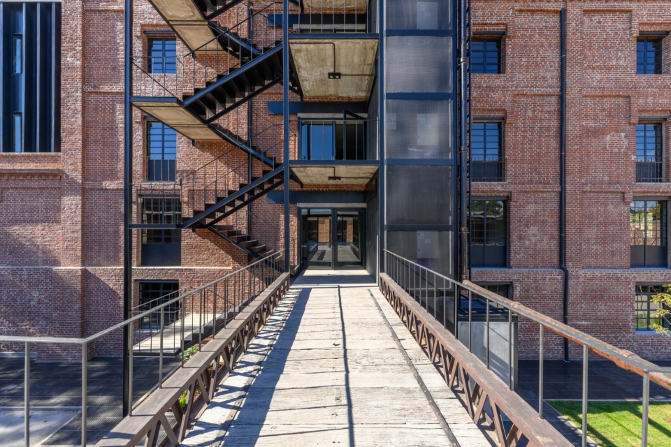 Anden Central by ESTUDIO MONTEVIDEO