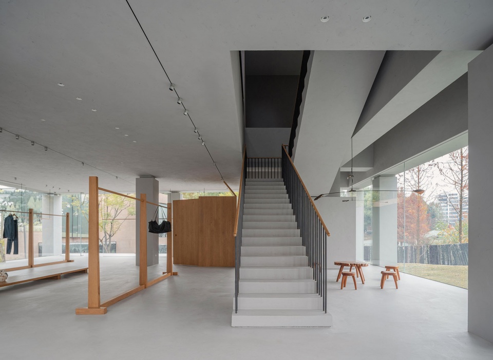 Yearly Plan House by HUI PAN ARCHITECTS