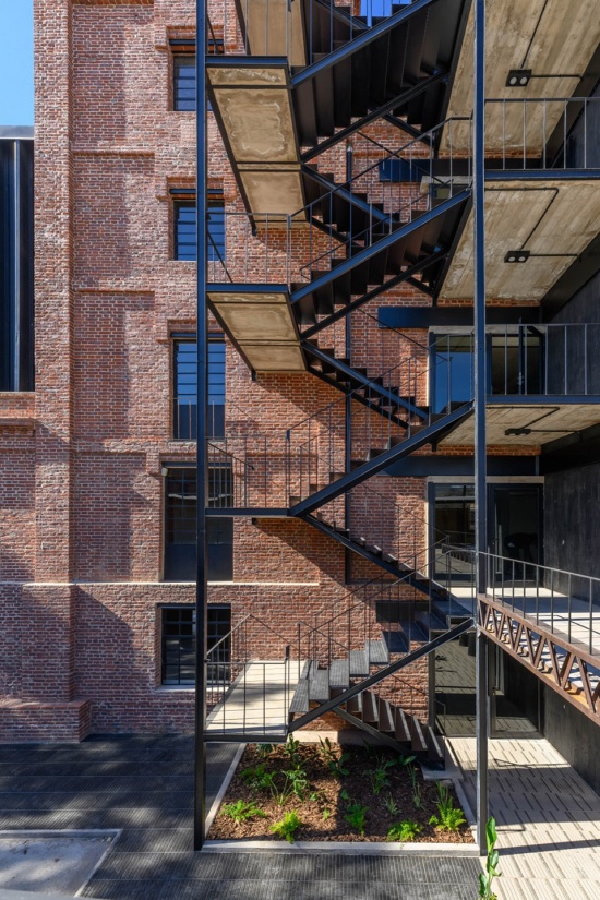 Anden Central by ESTUDIO MONTEVIDEO