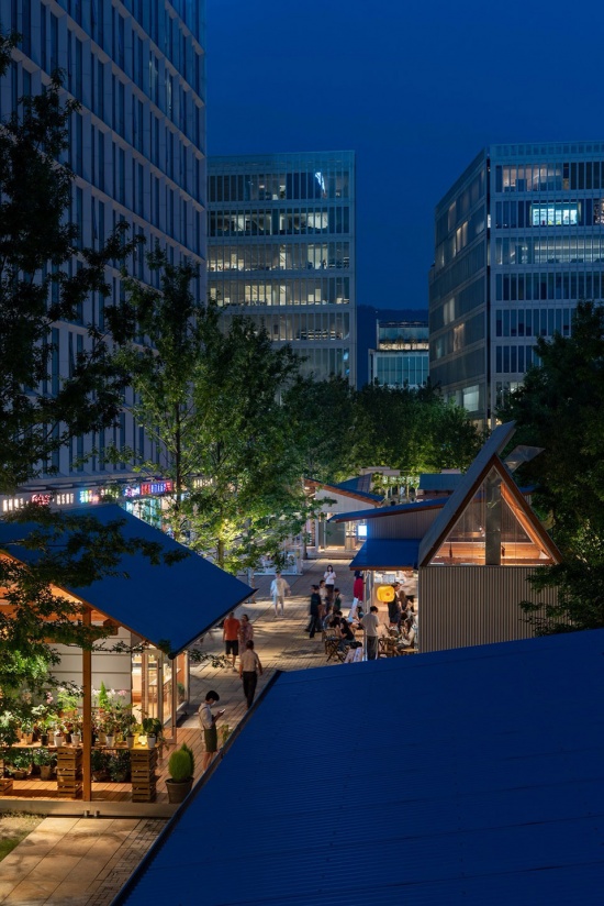 OoEli International Block Renewal Slow Flash Park Project by Kong Architects