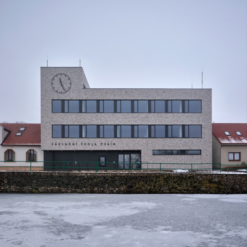 cebin primary school by knesl kyncl architekti